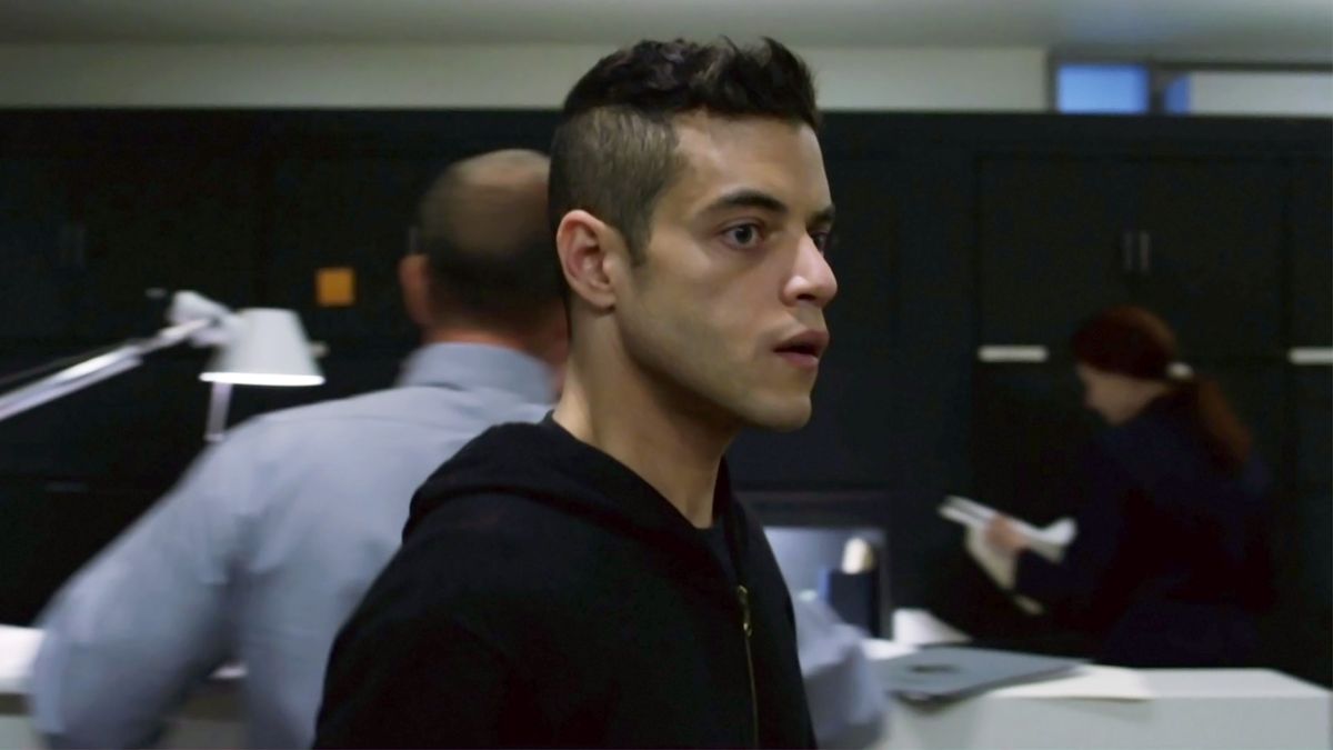verge's tweet image. Mr. Robot's creator is directing every episode of the show's second season theverge.com/2015/12/11/991…