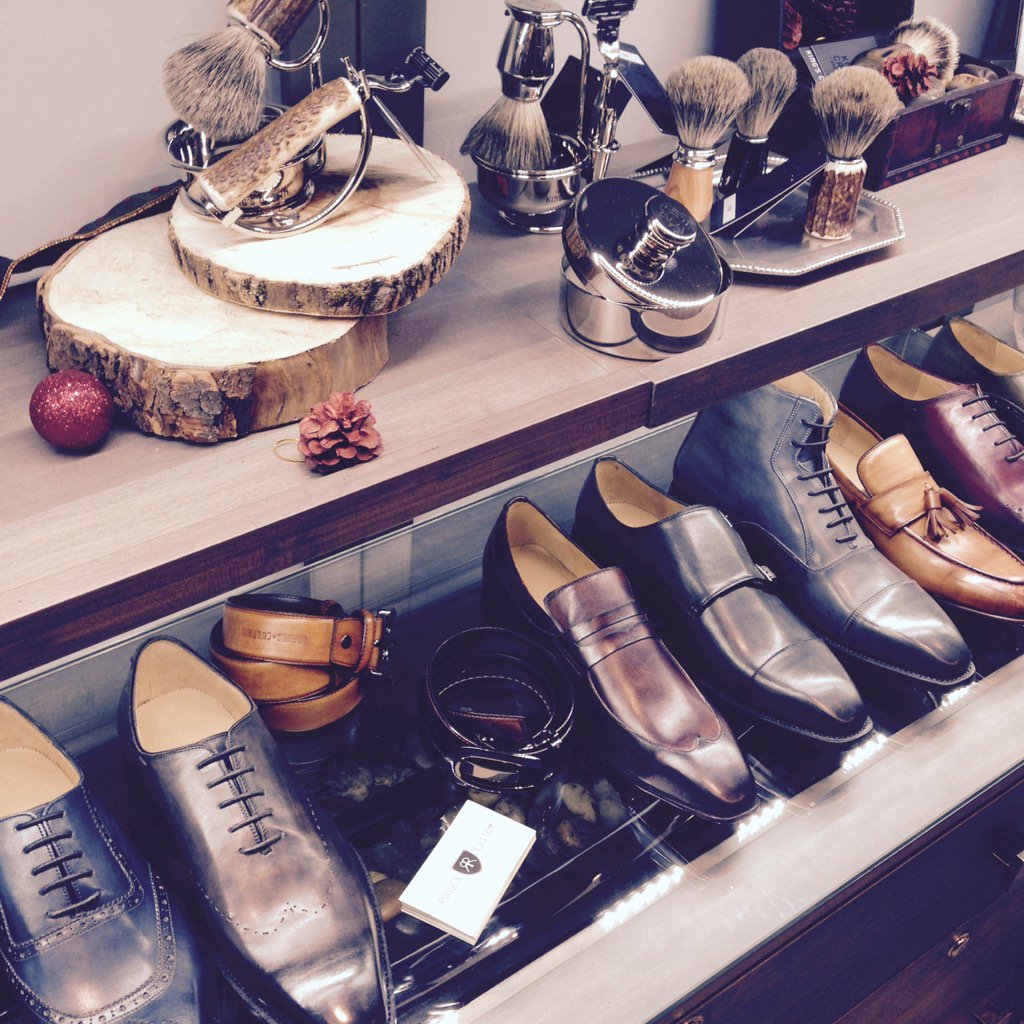 RoguesCustom's tweet photo. Get the royal treatment this weekend @KingsCrown1774 and get measured for #customshoes @BVShops https://t.co/3GuKI9ET1Y