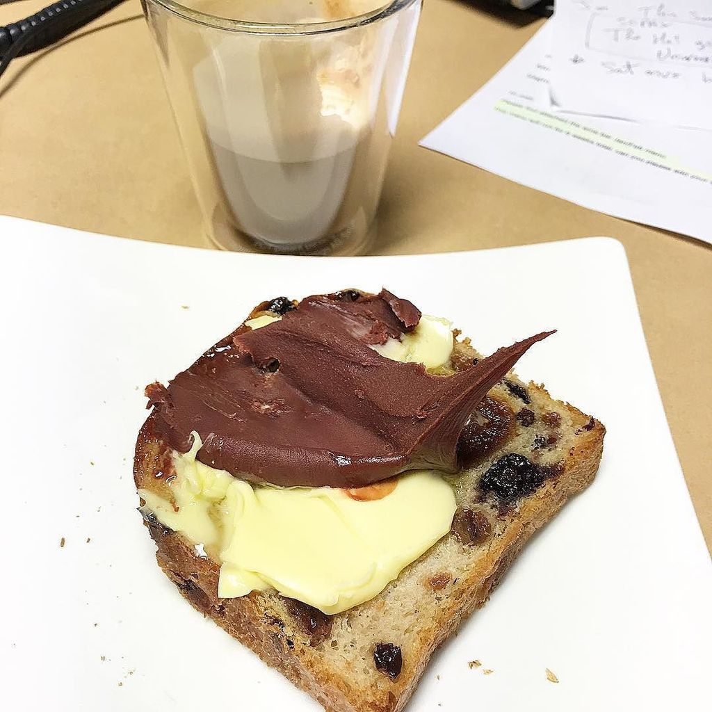 PierrickBoyer's tweet image. #Coffee
#fruitbread #toasted 
#xtra #butter
#homemade #Nutella 🙈😋😋😋😜😜. Better do my own 😉