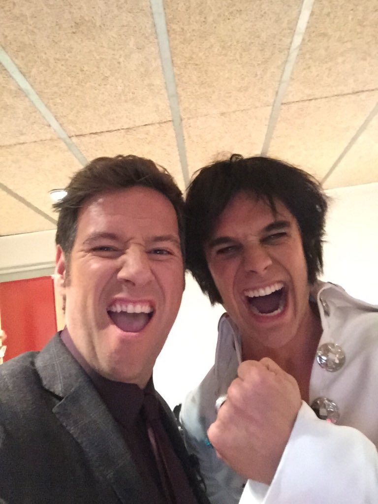 Carlos_Latre's tweet photo. Hemos resucitado al REY! Yeah! @adrirodriguez8 menuda voz, gran evolución la tuya, amigo!! @TuCaraMSuena #TCMS13!! https://t.co/d6makpEVLI
