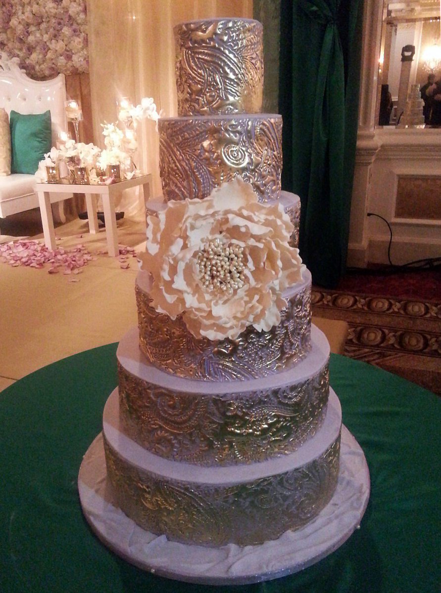 Gluten Free Wedding Cakes That Fool Everyone citysweets.com/blog/gluten-fr…