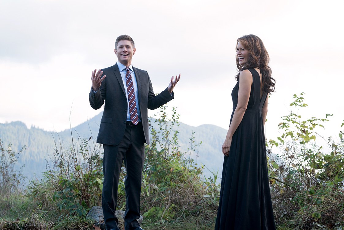 cw_spn's tweet image. Before #Supernatural's Winter Finale in ONE HOUR, catch #Arrow's shade of Darhkness NOW!