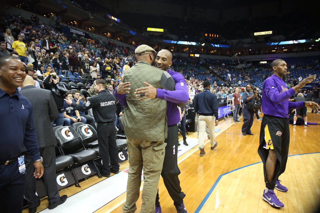 Lakers's tweet photo. Old teammates catching up https://t.co/KZcSeJTZWb