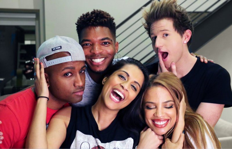InTheFame's tweet photo. Expectations vs Reality: Friends https://t.co/oXC9saB13f #Andreaschoice #Swoozie https://t.co/1RQyrNBM3v