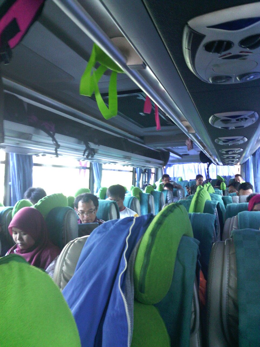 sumariansyah's tweet photo. Bus 5 sudah di tol dalkot, bismillah.... https://t.co/IfY5Q4Y0l6