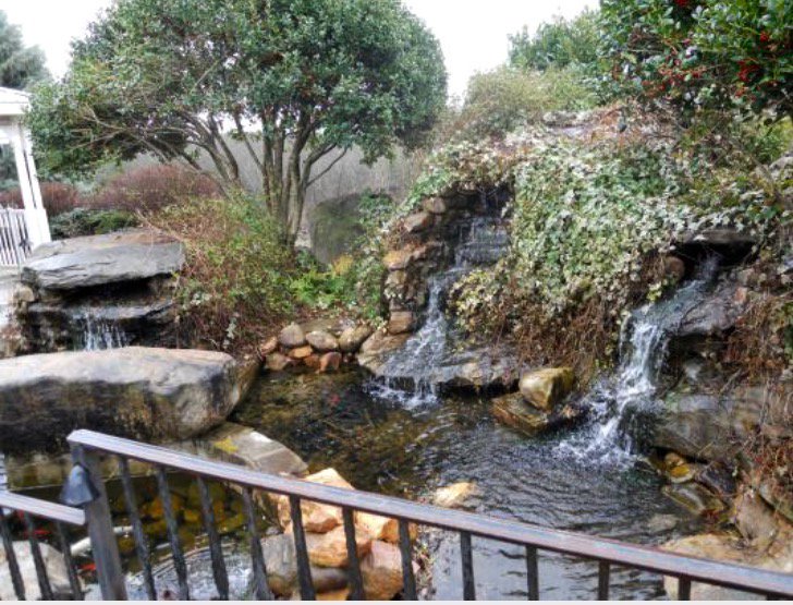 upperclassprobz's tweet photo. When the waterfall outside your window is loud &amp; it's hard to fall asleep #luxuryissues #itsnotcalming #1stworldprob https://t.co/xrVigSo9tZ