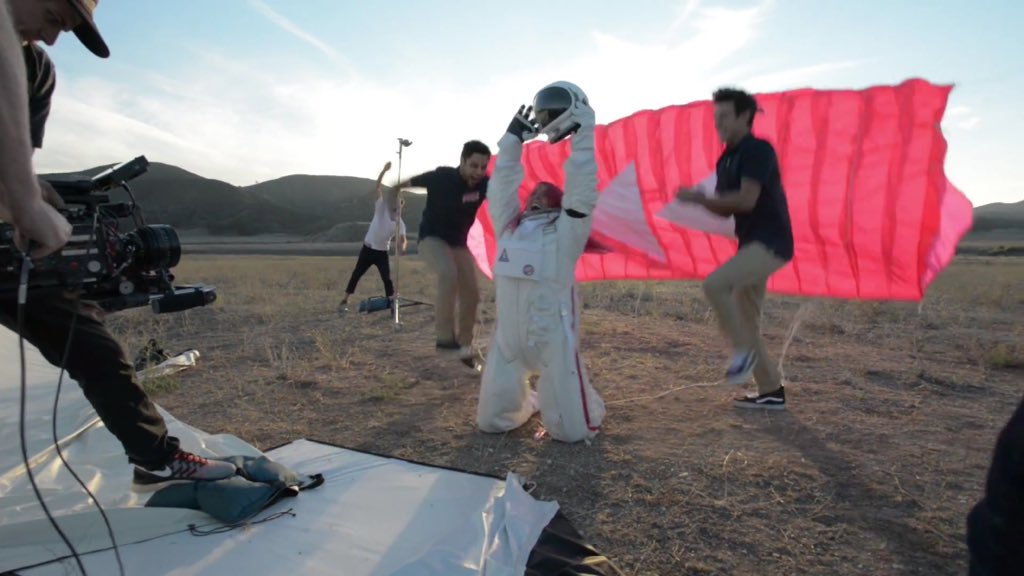 CamDallas_SP's tweet photo. Cameron detrás de las escenas de #YouTubeRewind https://t.co/YWhpRzbuib