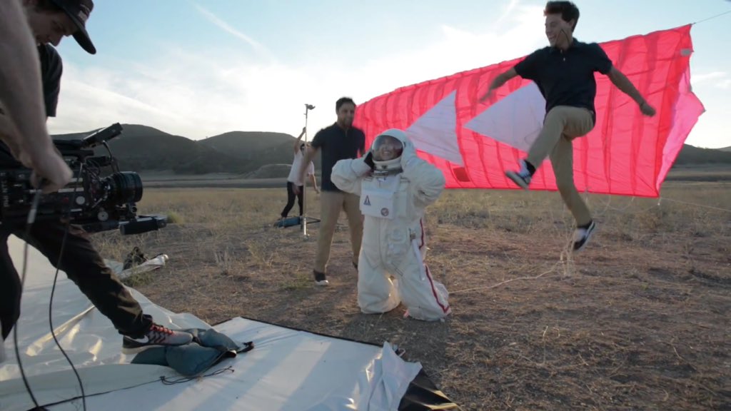 CamDallas_SP's tweet photo. Cameron detrás de las escenas de #YouTubeRewind https://t.co/YWhpRzbuib