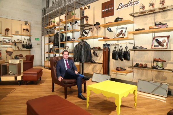 juankzubiria's tweet photo. #ArturoDeLaCalle continúa su expansión en Valledupar con la marca #ACLeather https://t.co/fsP0zYFl1V @MayalesPlaza https://t.co/R6ZFYoDqz3