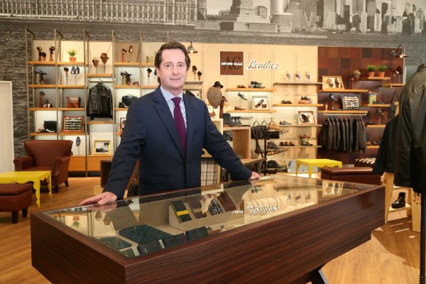 juankzubiria's tweet photo. #ArturoDeLaCalle continúa su expansión en Valledupar con la marca #ACLeather https://t.co/fsP0zYFl1V @MayalesPlaza https://t.co/R6ZFYoDqz3