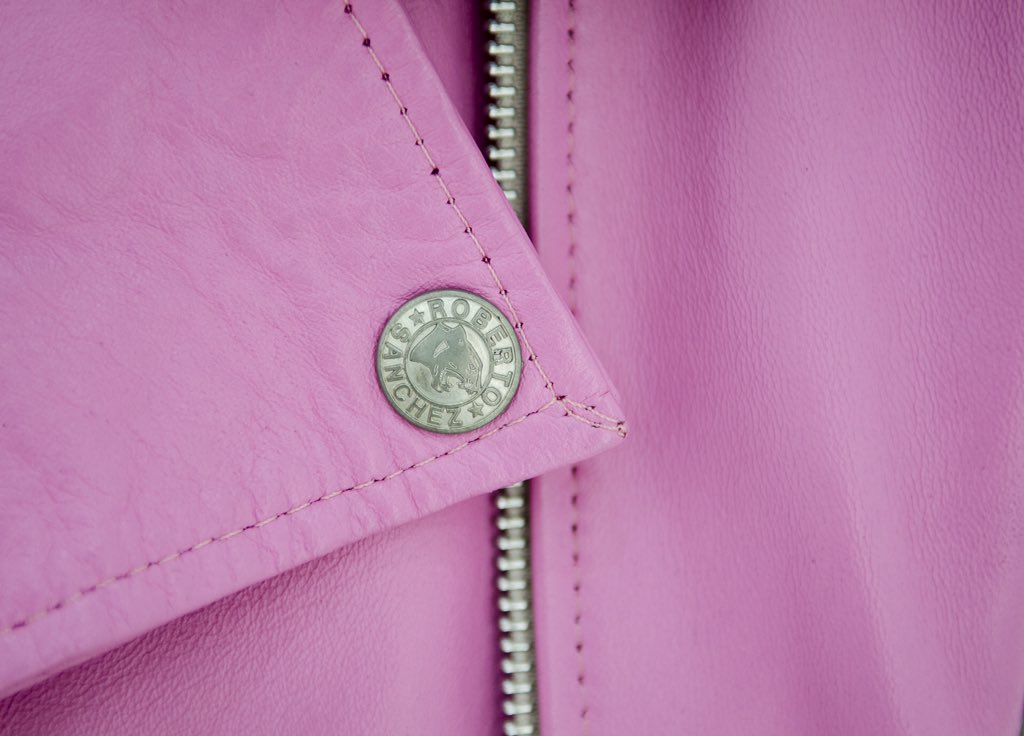 rsanchezstyle's tweet photo. 🦄 UNICORNIO JACKET 🦄
#unicornjacket #leatherjacket #90s #leather #pegaso https://t.co/Sag0C7PBw8