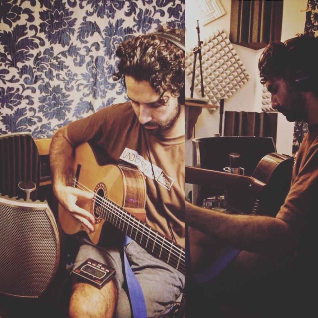 Maldit0Ramirez's tweet photo. Muy contento! Primer día de grabación del #epturquesa (serán cuatro canciones) https://t.co/x5kmvcPH2s