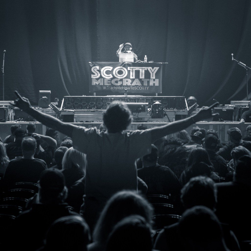 therealSMegrath's tweet photo. Thanks #Minneapolis! A night I'll never forget. Excited for our #Canadian Dates!!! #TheEndIsNear #TeachMeHowToSCOTTY https://t.co/sdQwaW54AR
