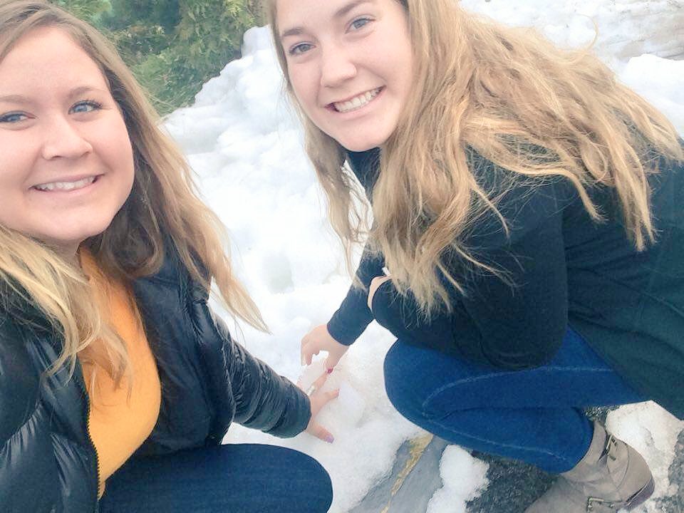 amiles116's tweet photo. Side note: this snow is not edible https://t.co/GQHLmOy8Jd