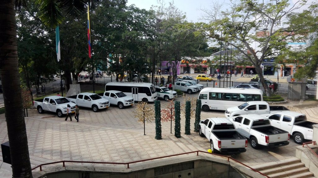 sec_gobierno's tweet photo. Con 15 vehículos apoyamos esta estrategia de movilidad @armadacolombia @COL_EJERCITO @FiscaliaCol @PoliciaColombia https://t.co/vq6o3WKke7