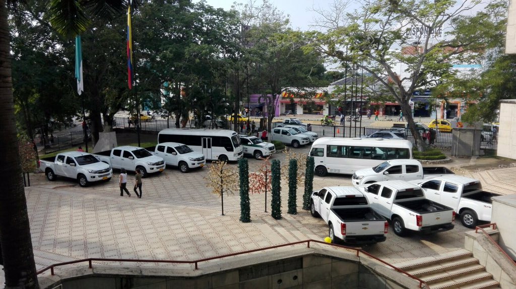 sec_gobierno's tweet photo. Con 15 vehículos apoyamos esta estrategia de movilidad @armadacolombia @COL_EJERCITO @FiscaliaCol @PoliciaColombia https://t.co/vq6o3WKke7