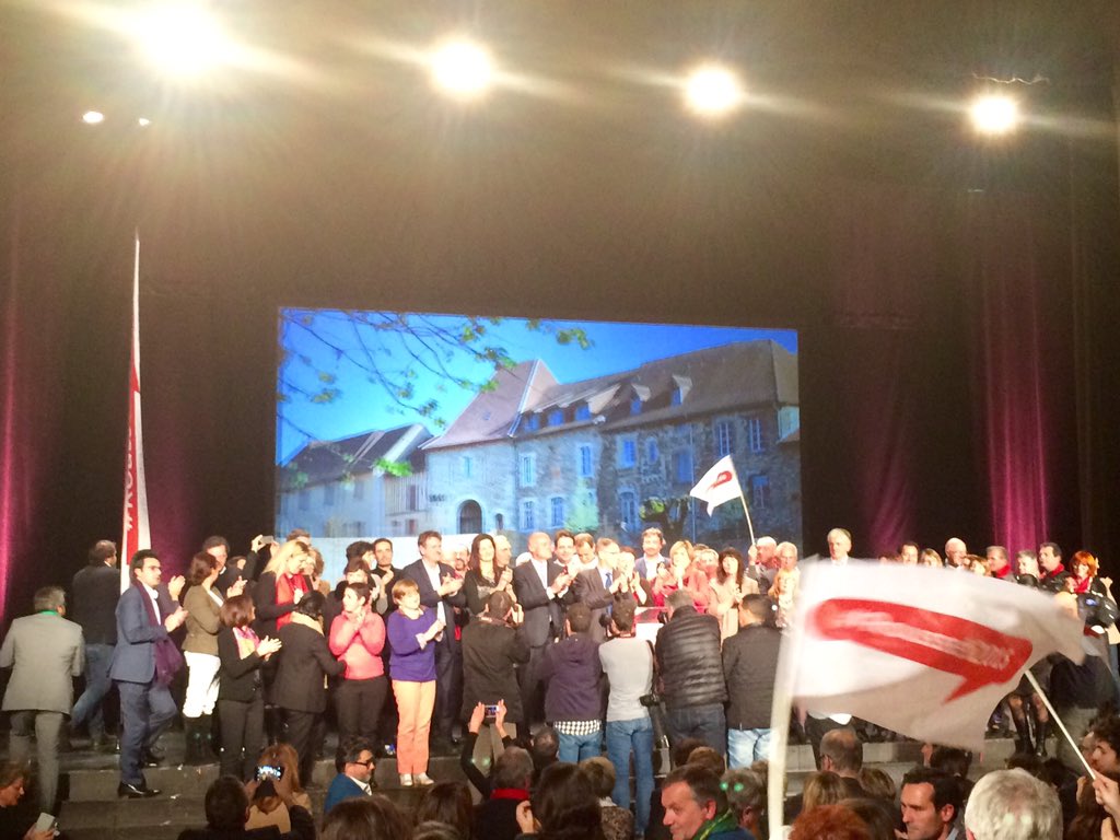 al_rousset's tweet photo. Merci d'être venus si nombreux ! Merci aux intervenants qui ont placé l'Homme au cœur de leurs discours #Rousset2015 https://t.co/GfZnJPSCnT