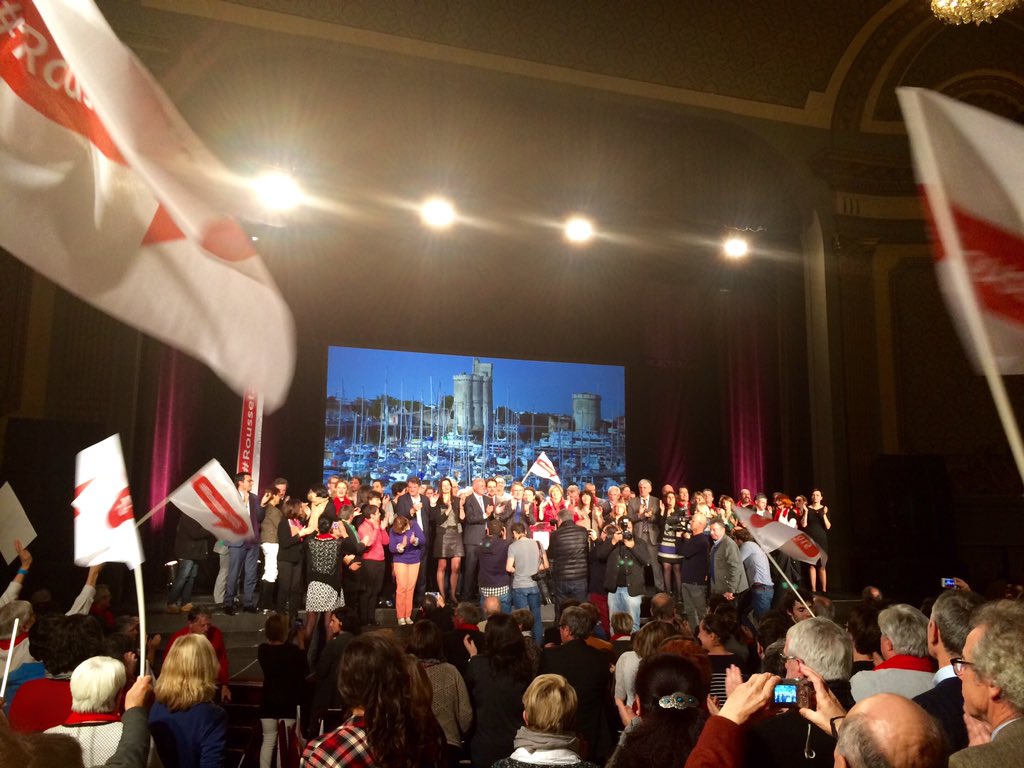 al_rousset's tweet photo. Merci d'être venus si nombreux ! Merci aux intervenants qui ont placé l'Homme au cœur de leurs discours #Rousset2015 https://t.co/GfZnJPSCnT