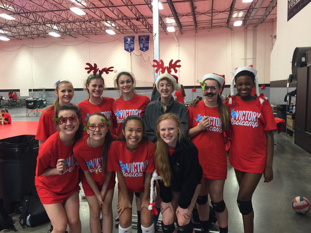 VictoryVBC's tweet photo. #15EliteGreen in their Christmas gear! #bootcamp2015 https://t.co/hq3pJFRXve