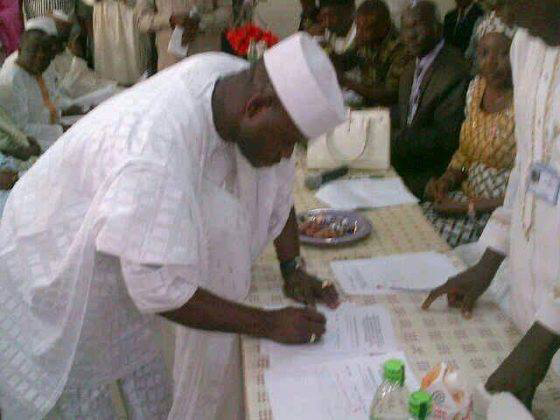 AMTanimu's tweet photo. Kogi State Governor Elect, Yahaya Bello of @APCNigeria receives Certificate of return from INEC. https://t.co/EoQzwKOxdx