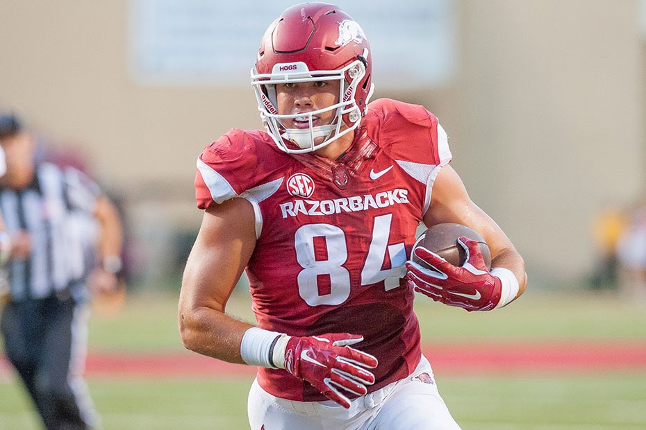 Hunter announced as the 2015 Mackey Award winner after catching 46 passes for 647 yds &amp; 3 touchdowns!! #WPS