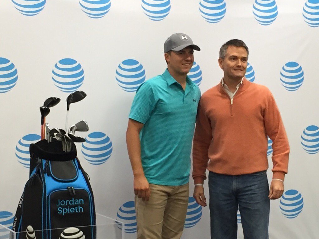 dablaker's tweet photo. Gotta love a sport there the world's #1 is my size! #Jordan Spieth #StrongerPerformance @ATT #client https://t.co/u1hucJUnqo
