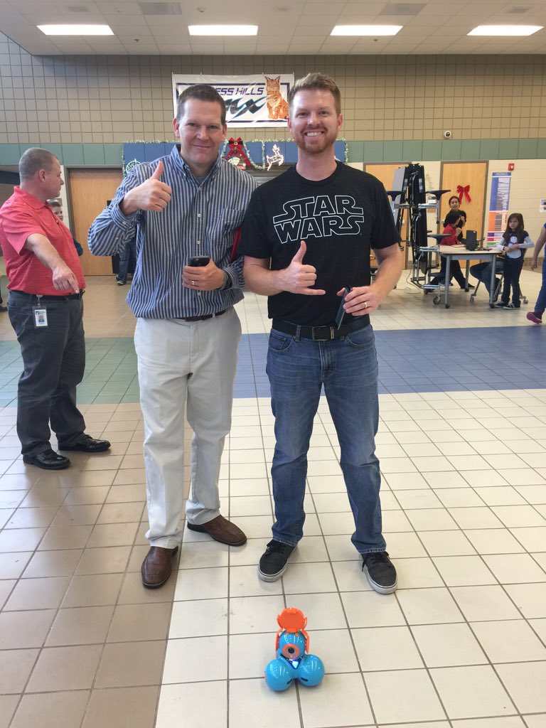 sctechbuzz's tweet photo. Thanks for pitching in and making this an incredible day of #coding #HourOfCode #StarWars #dotanddash #coderelay https://t.co/tsgWbz02GC