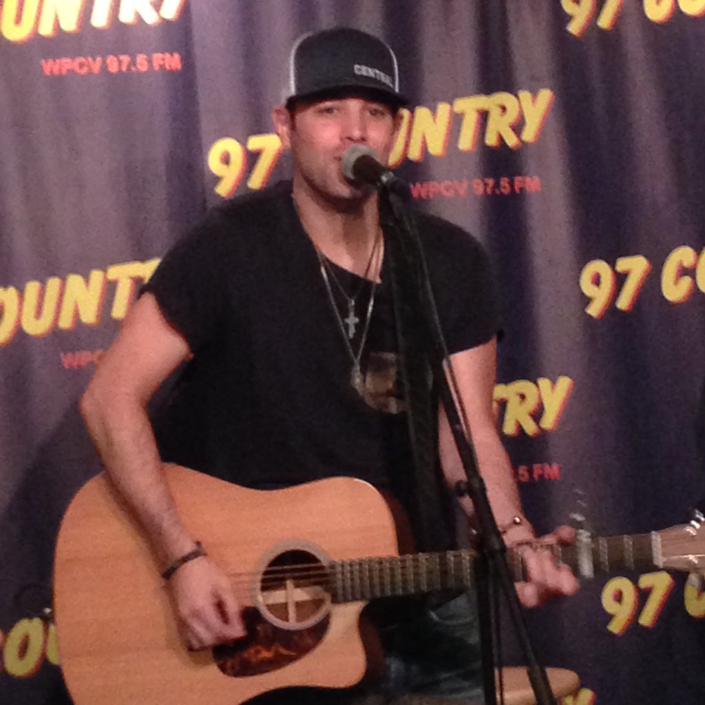 975WPCV's tweet photo. Thanks to @DavidRayOnline for stopping by to share his new music with us!! #97Country #97Live https://t.co/iBGtNqZyZ6