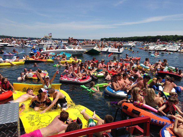 brooklyndavivs's tweet photo. RT for the 4th of July 
Fav for Winter Games
#OkobojiHolidays https://t.co/jOKtUaFtrt