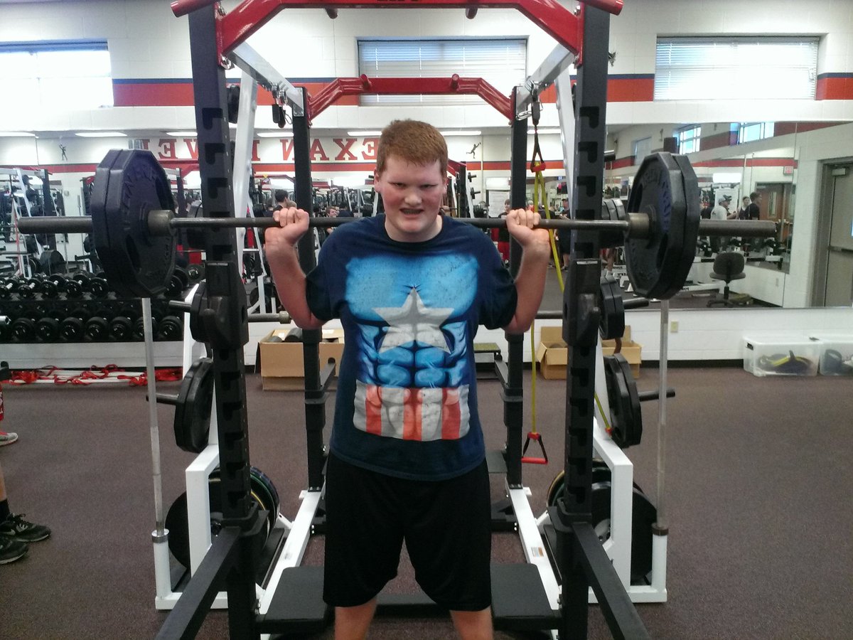 coach_acuna's tweet image. What happens when u come to open weight room! #DoingExtra #SwoleDaddy #PayinTheCost2bDaBoss