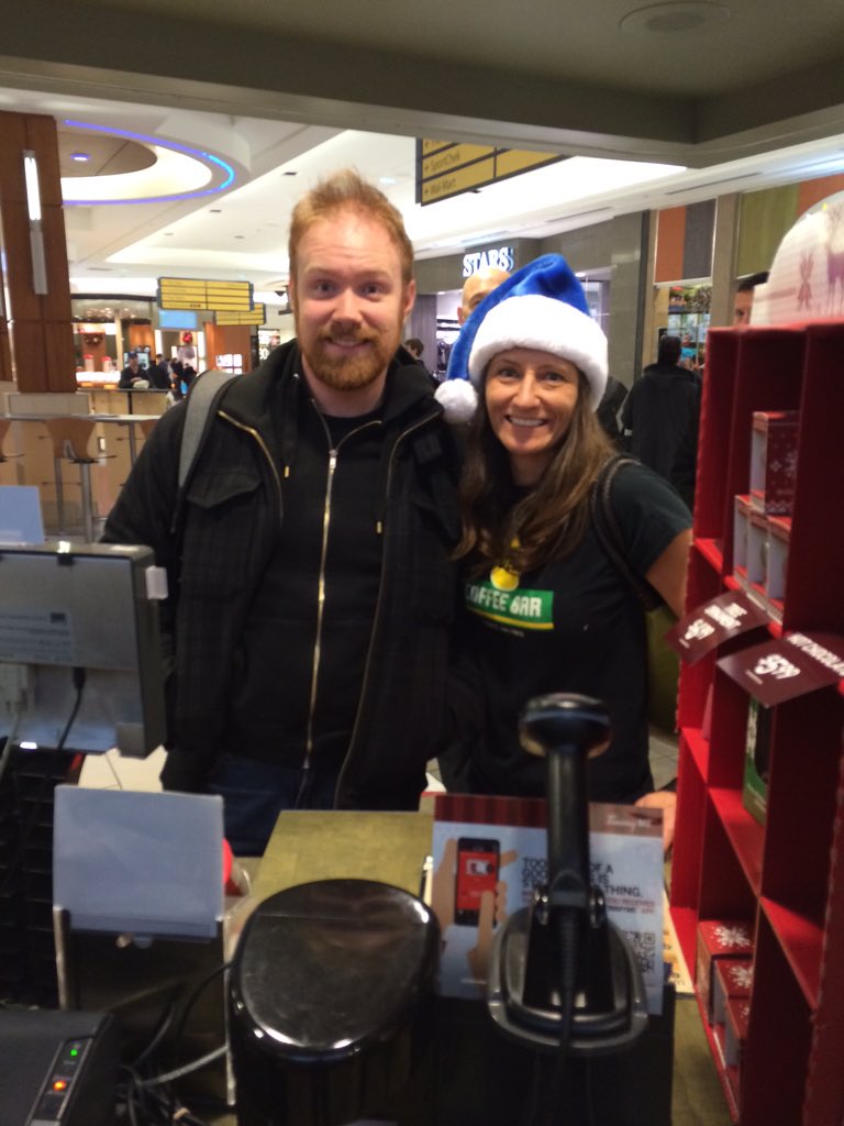 AustinMini1000's tweet image. Free coffees for hard working shoppers in White Oaks Mall, London, ON. 😊 #westjetchristmas