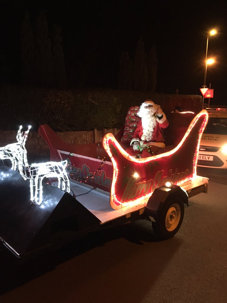 Llan_Lions's tweet photo. Another fantastic Santa Sleigh out in Cefn Mawr, Pentre and Black Park #LlanLions https://t.co/lJIcXDQgY5