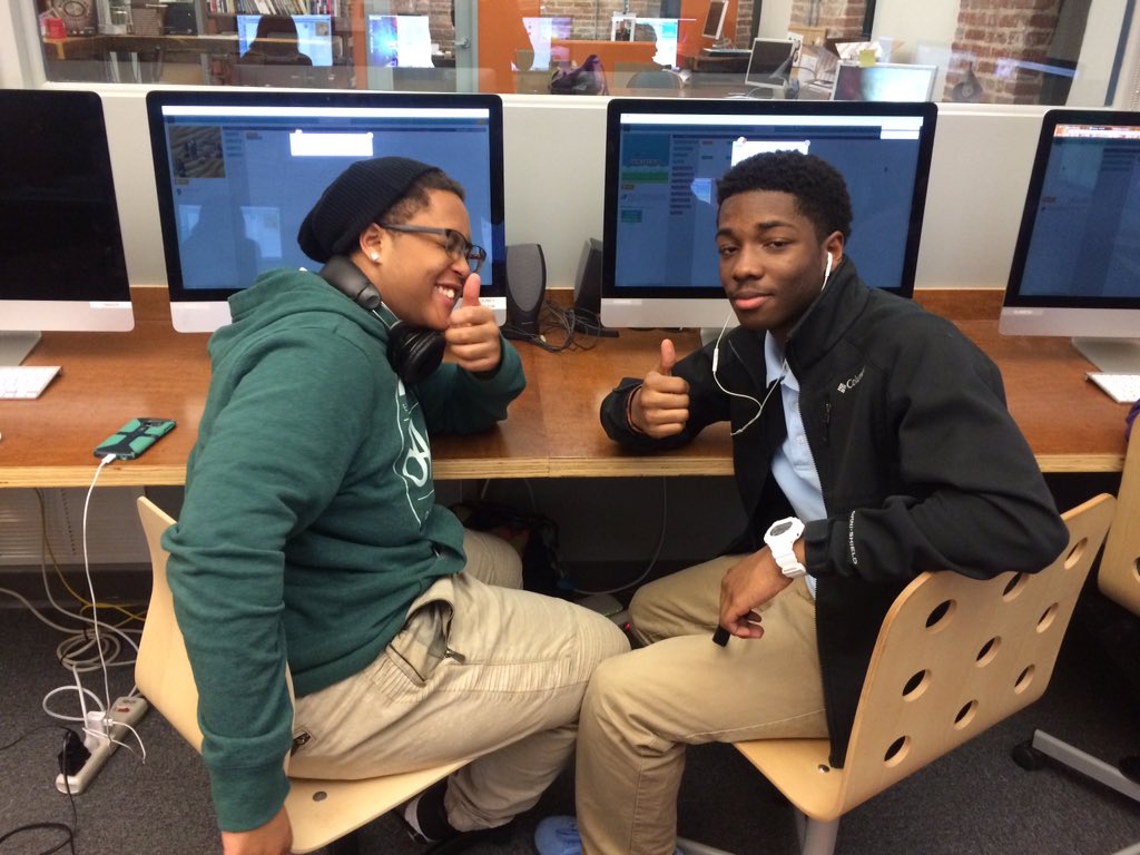 WAYMDesignTeam's tweet image. #HourOfCode at @wideangleym !