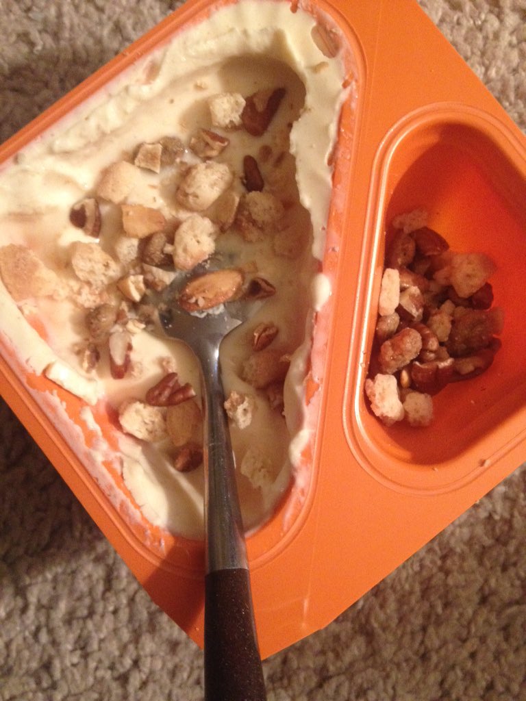 _kelseyholman's tweet photo. OMG pumpkin pie yogurt 🤗🤗 https://t.co/K8JngZm89r