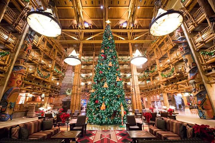MagicMouseMania's tweet image. Did you know? 5,500 lights is the minimum amount of lights on each Christmas tree throughout out WDW? #Disney