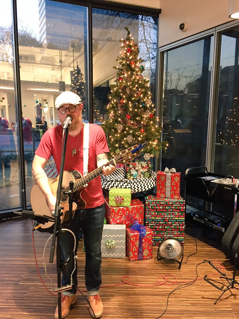 ATLTechVillage's tweet image. Holiday Showcase VIP hour in full swing! Main doors open at 6pm.