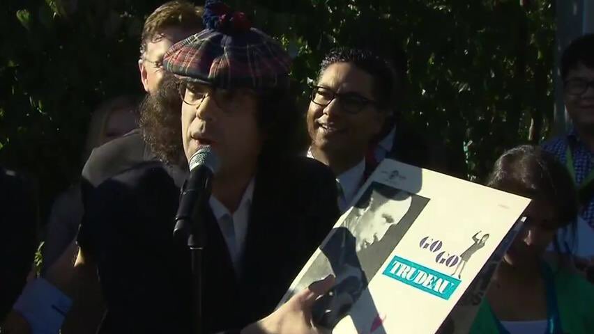 DanBurritt's tweet image. .@nardwuar is recovering at VGH after suffering a stroke. Friends say he is doing well. @cbcnewsbc @CBCMusic #cbc