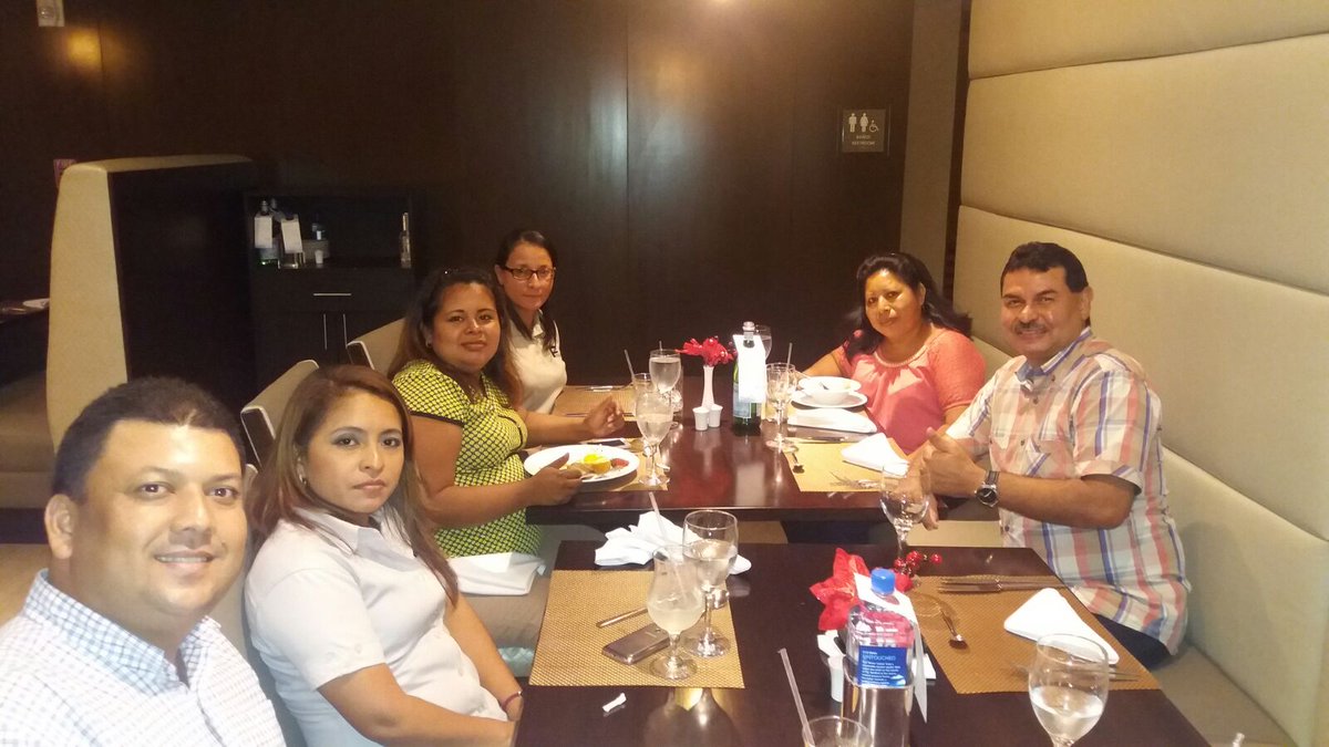 progesa507's tweet photo. Celebración del día de las madres en #PROGESA
La Gerencia da reconocimiento a las madres de nuestra Empresa! https://t.co/5GXaTO2p32