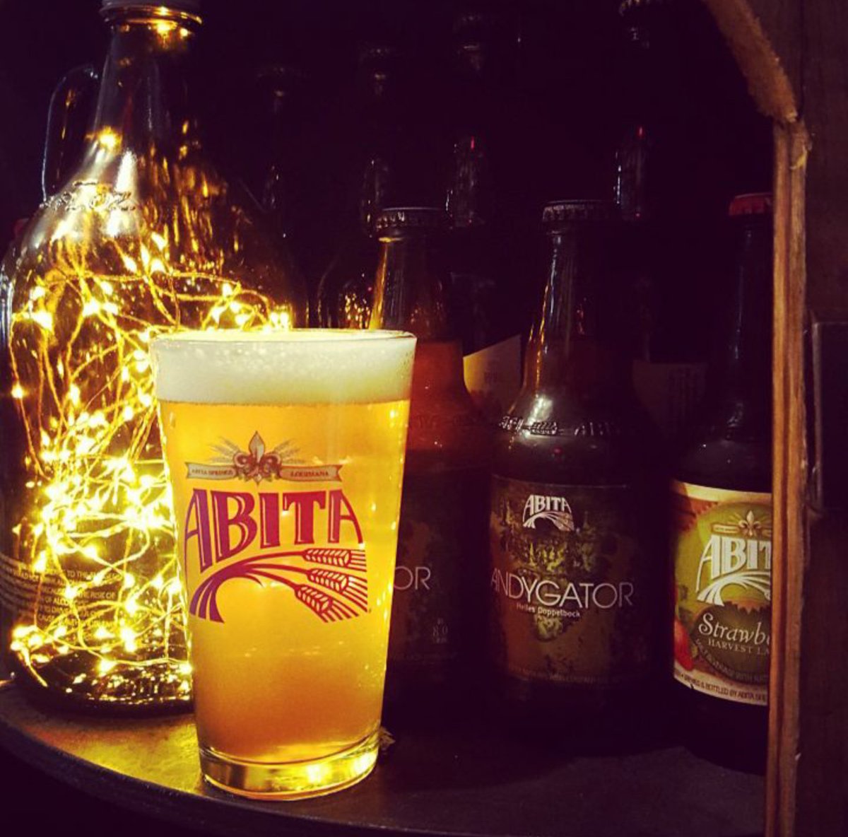rhbcraftbeer's tweet photo. Walking in a winter wonder land...with a glass of body warming, silky Bourbon Street Coffee Stout @abita_carolinas https://t.co/4BNsV6Izki
