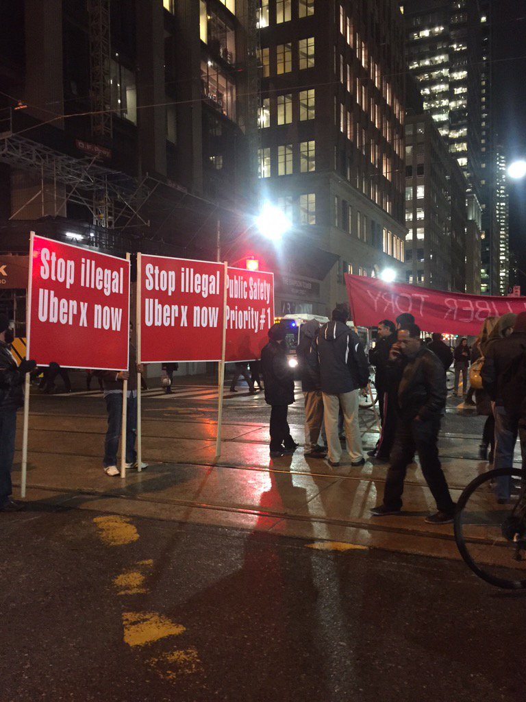 byPinaRusso's tweet image. Meanwhile in toronto #uberprotest