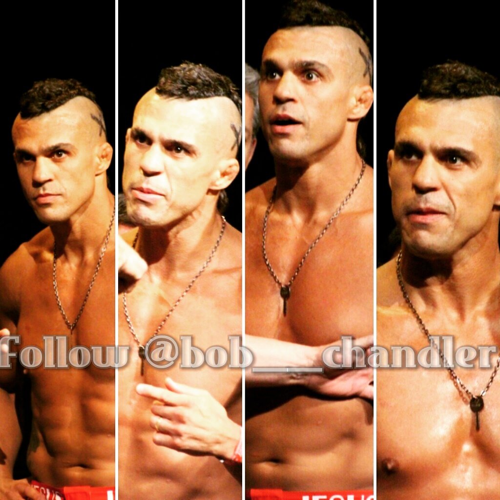Bob__Chandler's tweet photo. @vitorbelfort oldschool and newschool #UFC #legend! https://t.co/eBPsJBkhp4