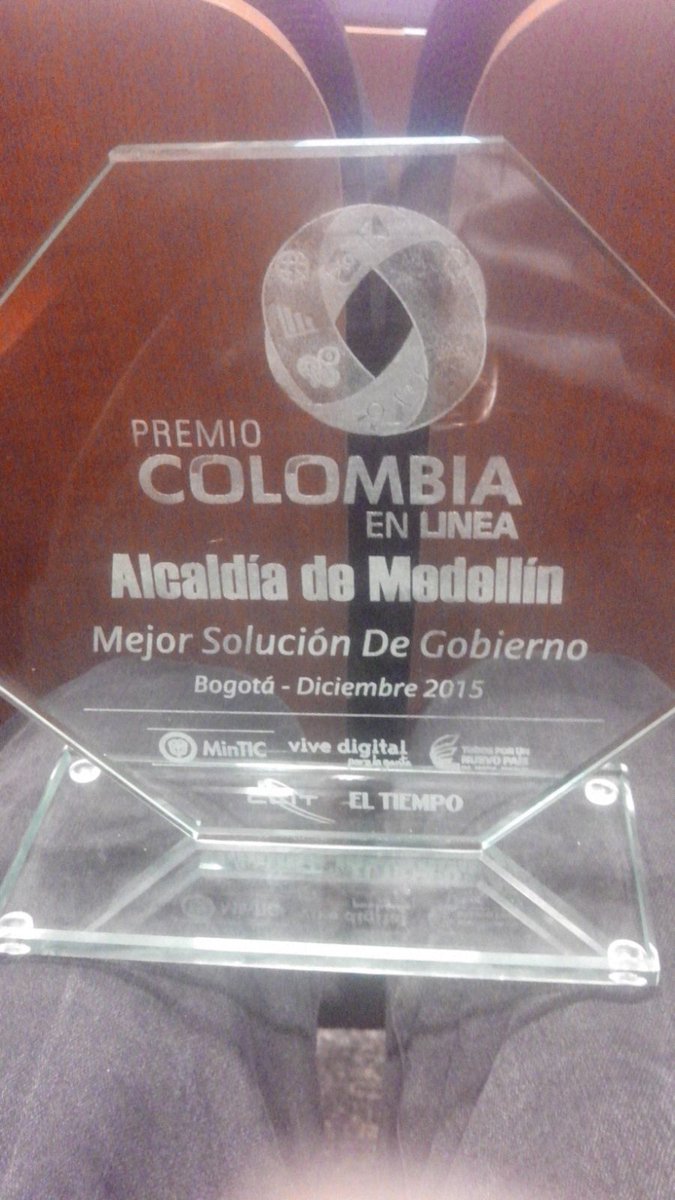 mimedellin's tweet photo. Este premio es de todos, somos la Mejor Solución de Gobierno en el @PremioColinea. https://t.co/0qTiaK4asU