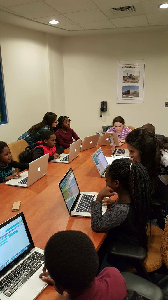MassCSSparks's tweet image. Had a great time running #HourOfCode for #CSEdWeek2015 at @BGCWorcester1 !!