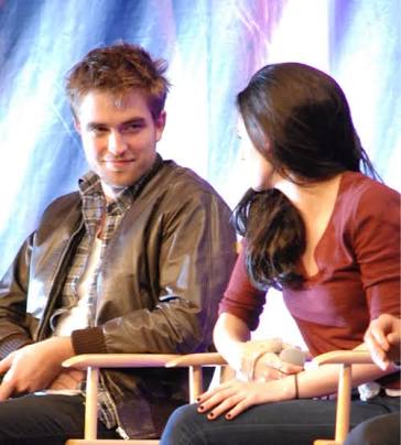 RobstenGrupo's tweet photo. mdds rob com essa cara  ja  ate imagino a besteira q ele ta pensando https://t.co/Z2ep9mG1Sc