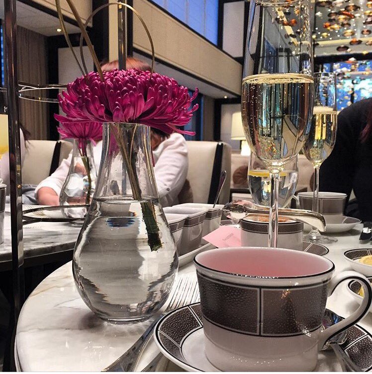 JennyGooz's tweet image. Lovely time hosting the first annual @EmPowerHRpro holiday tea with these great women! Thank you @LanghamChicago!