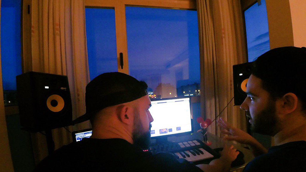 Hemos sacrificado el puente y aún así seguimos liados. Eso sí, el remix es de locos 🙈 <a href="/DesaliaMusic/">Desalia Music</a> <a href="/RonBarceloSpain/">RONI🔥</a>