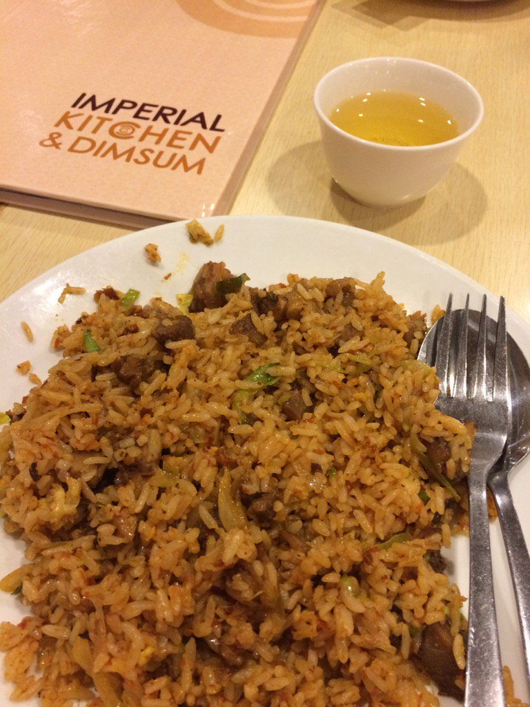 de_praboo's tweet photo. Yummy... Sedapnya nasi goreng buntut di imperial kitchen kuningan city... @ImperialKitche https://t.co/AixGEtcC7h
