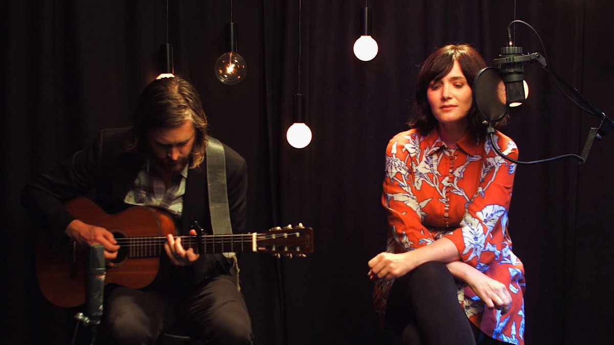 Vevo_AU's tweet photo. Afternoon delights! Our #VevoAskReply and acoustic session with @sarahblasko is live >>> https://t.co/epuvck3cgI https://t.co/QZb308P9l9