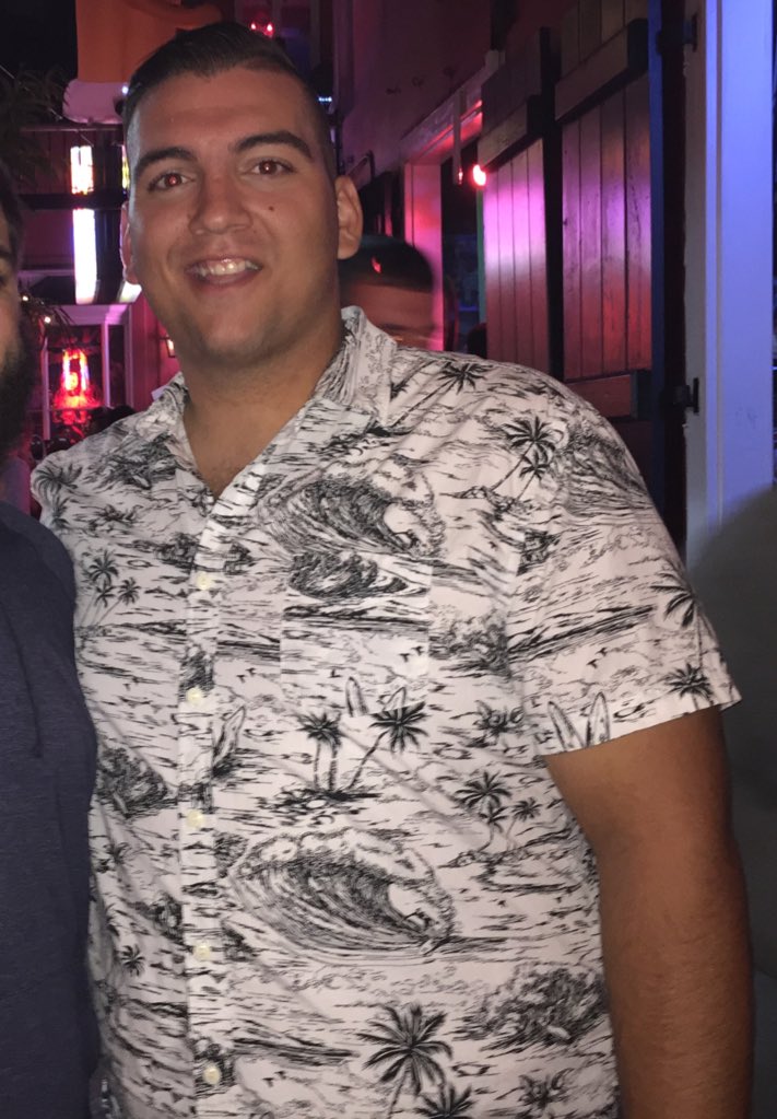 VinnyCullotta's tweet image. @desminborges hey sweet shirt you wore in the finale tonight #sameshirtbros #forthemostpart