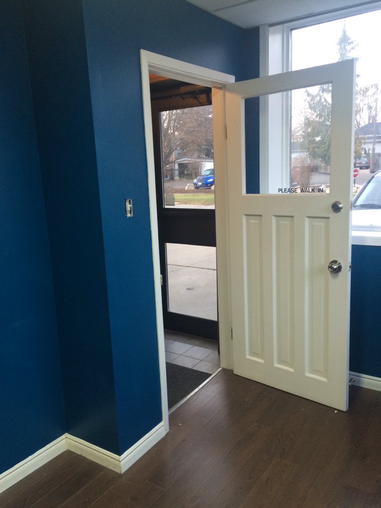 Head2ToeWell's tweet image. Painting is almost done #Head2ToeBlue 😁